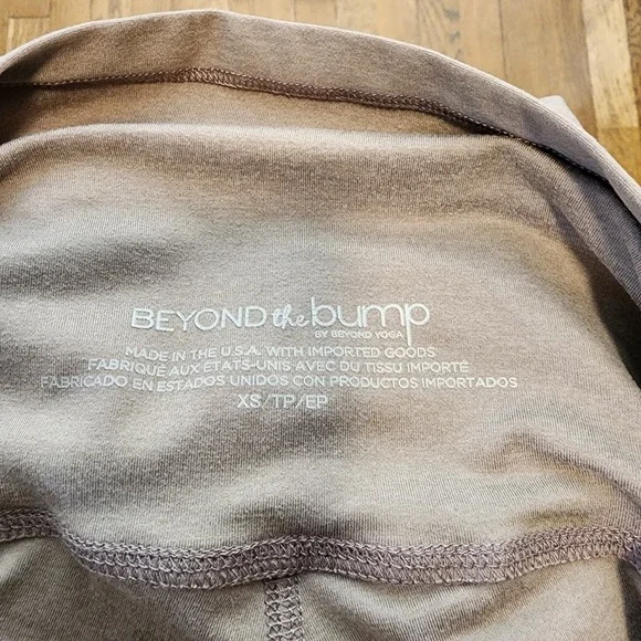 Beyond Yoga Beyond the Bump Maternity Gray Flare Leggings Women's Size XS - Picture 6 of 6